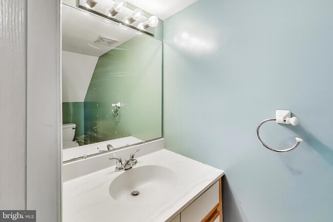 Building Photo - 14100 Oakpointe Dr