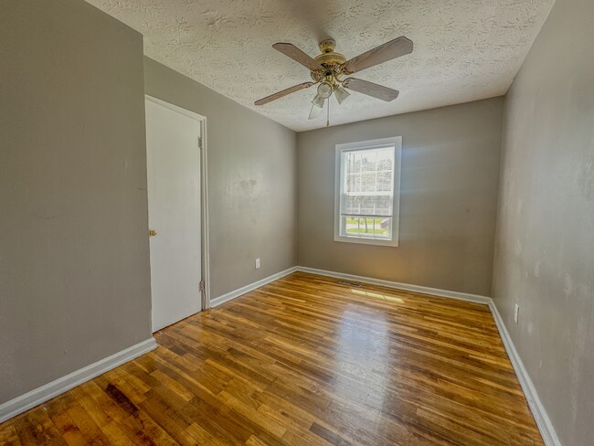 Building Photo - 804 E Cranford Ave