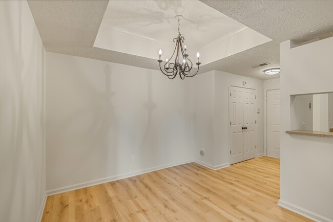 Building Photo - 2025 Woodmont Blvd