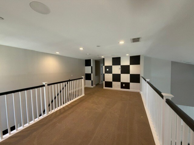 Building Photo - Gorgeous 3 Bedroom 3 Bathroom Plus Loft Area Home
