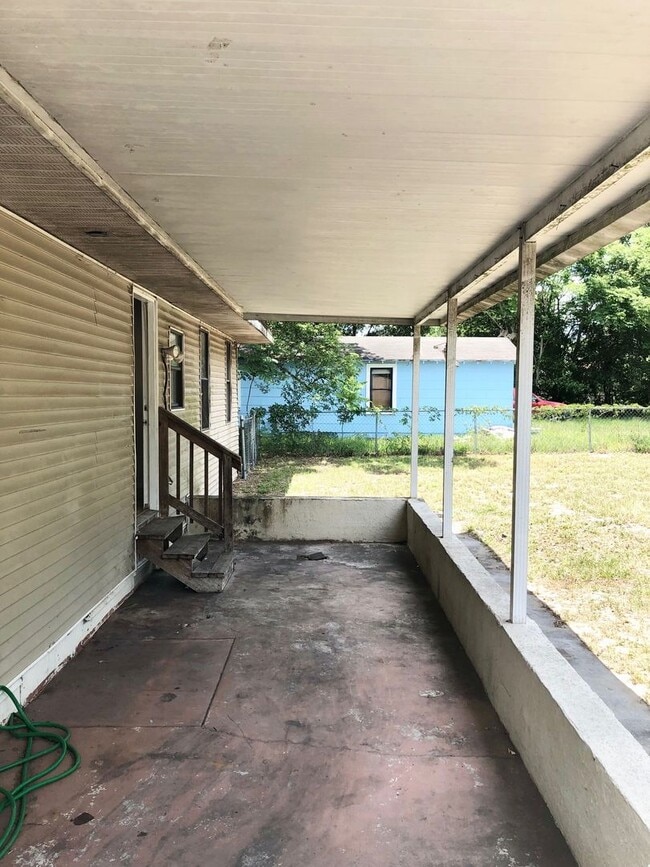 Building Photo - Spacious 3BR/1BA with Huge Yard & Charming...