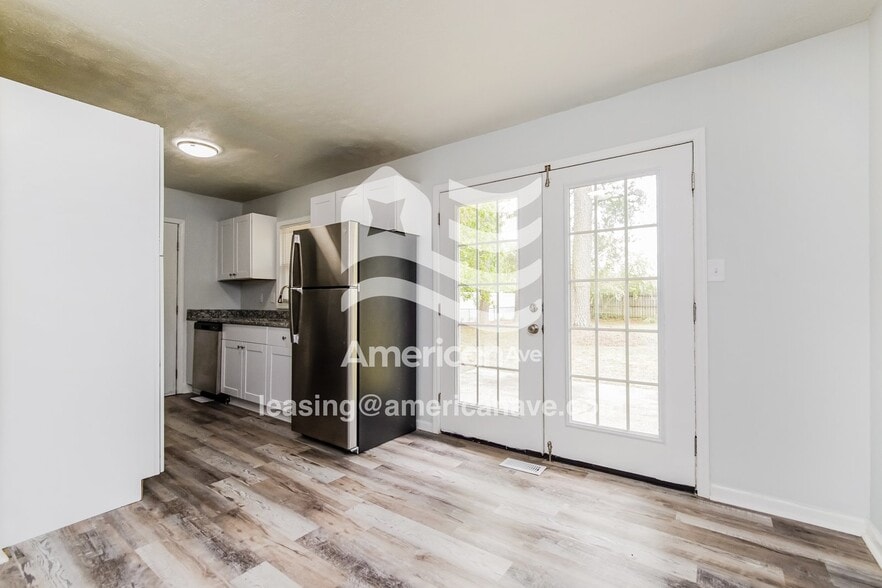 Building Photo - 670 Stoneykirk Dr