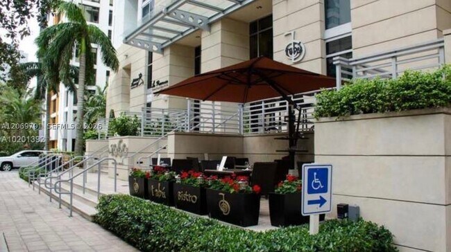 Building Photo - 1060 Brickell Ave
