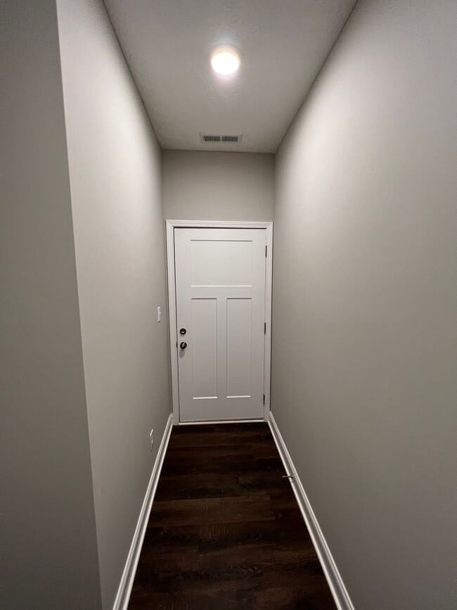 Building Photo - 406 St George Wy