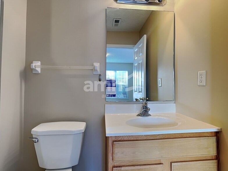 Building Photo - 930 W Jameson Ct