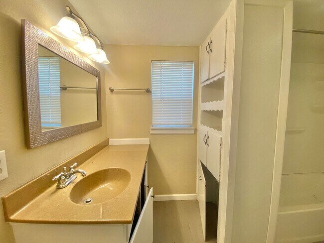 Building Photo - 2019 42nd St