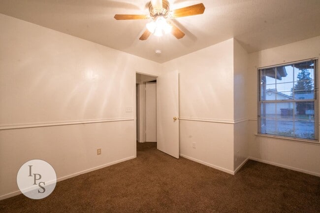 Building Photo - 2188 E Pinedale Ave