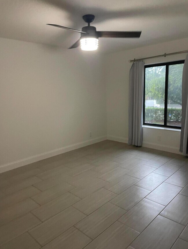 Building Photo - 205 Foxtail Dr