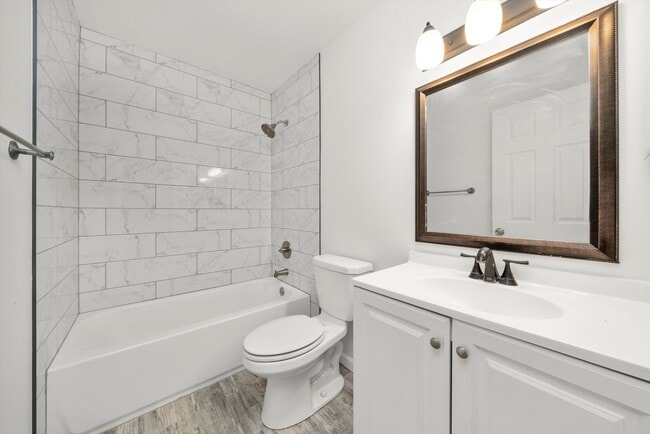 Building Photo - 430 Normandie Ln