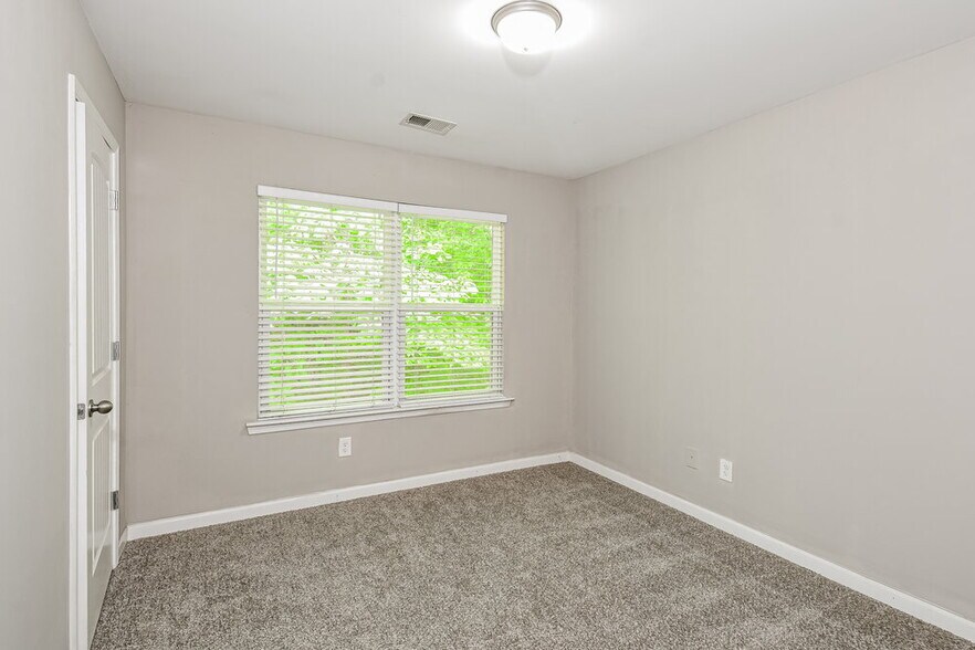 Building Photo - 466 Fieldcrest Dr