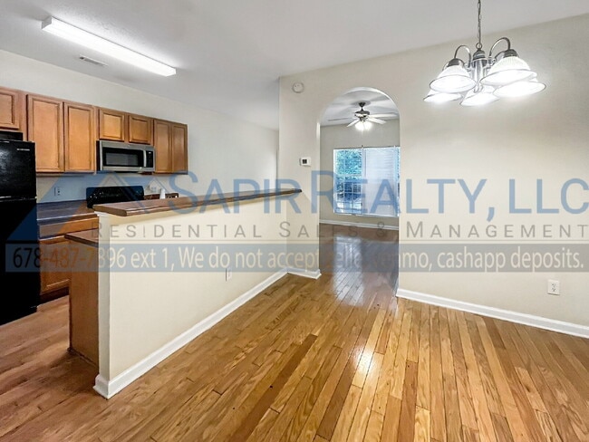 Building Photo - 5000 Lincoln Dr