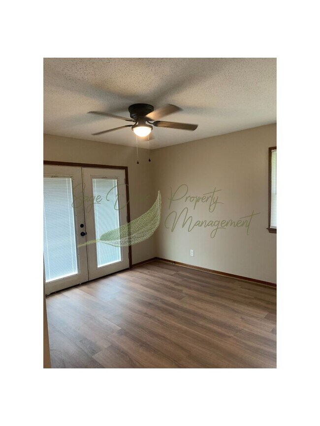 Building Photo - 3 BEDROOM IN BLUE SPRINGS!!!