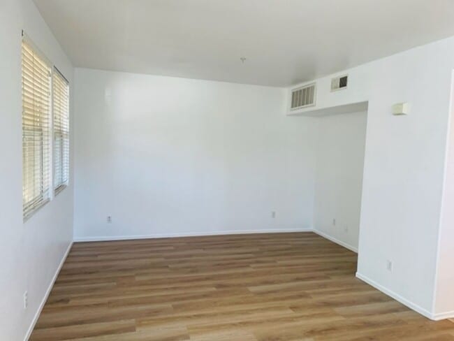 Building Photo - Otay Ranch townhome