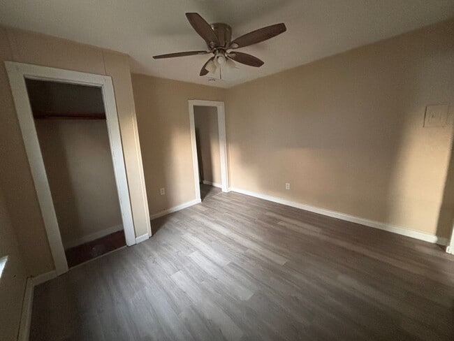 Building Photo - 404 E 19th St