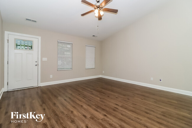 Building Photo - 2065 Samantha Dr