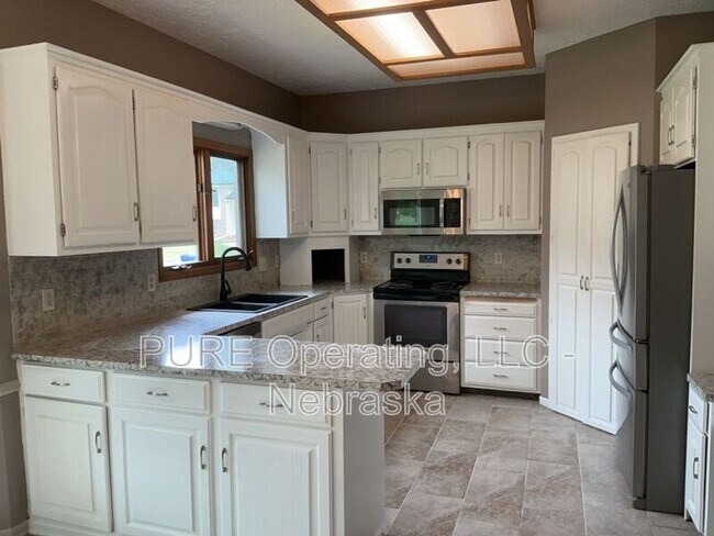 Building Photo - 1008 E Aberdeen Dr
