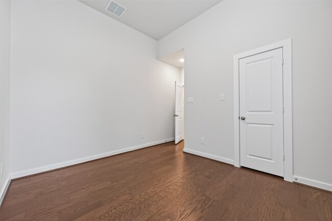Building Photo - 212 Milas Cv