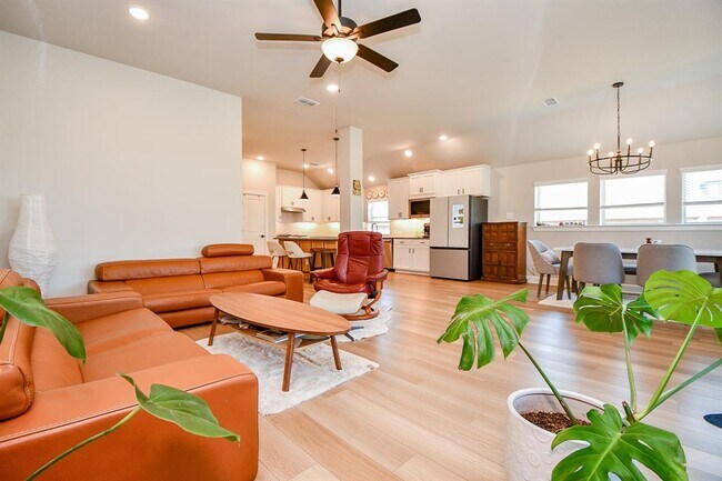 Building Photo - 18426 Bluebird Br Ln