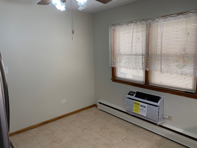 Kitchen Northwest Corner - 4908 N Harlem Ave