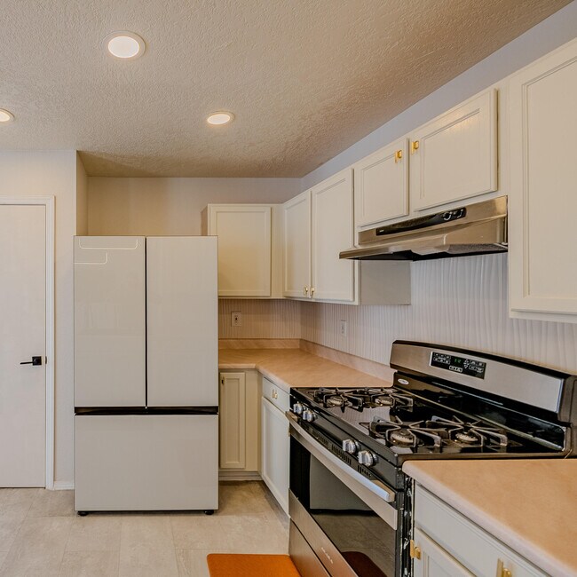 Building Photo - 4031 Cresta Park Ave NW