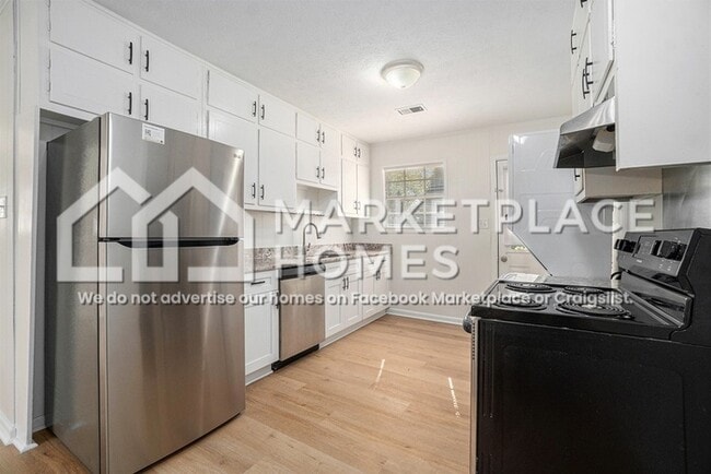 Building Photo - 2637 Shannon Dr