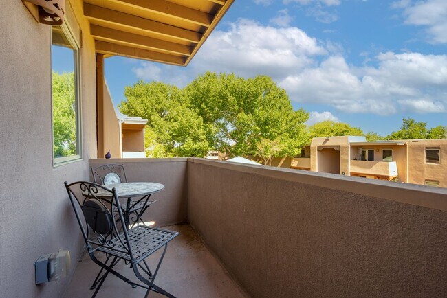 Building Photo - Fully Furnished Condo Available Now!