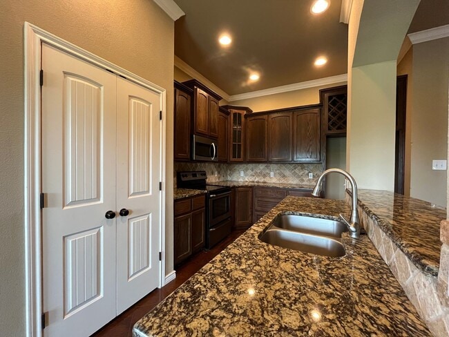 Building Photo - Single Family Homes for Lease in Surrey Vi...