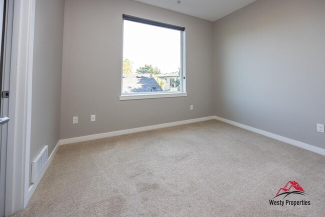 Building Photo - 110 N Blandena St