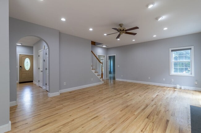 Building Photo - Charming Country Colonial on Cul-de-Sac, 4...