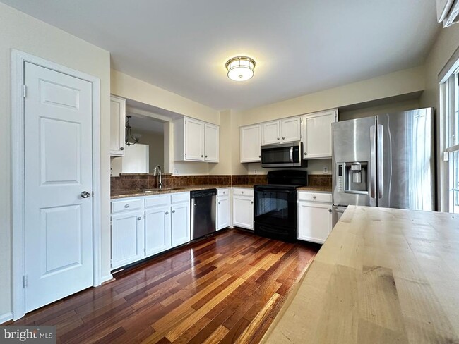 Building Photo - 6715 Cub Run Ct