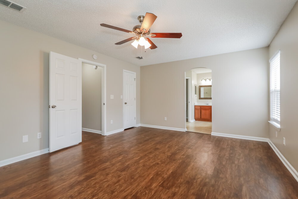 Building Photo - 3233 Chantilly Ct