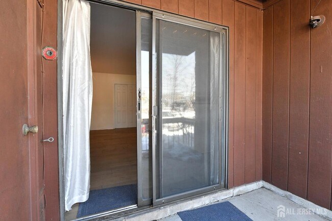 Building Photo - 290 Alpine Way