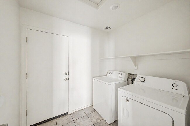 Building Photo - 12586 W Myrtle Ave