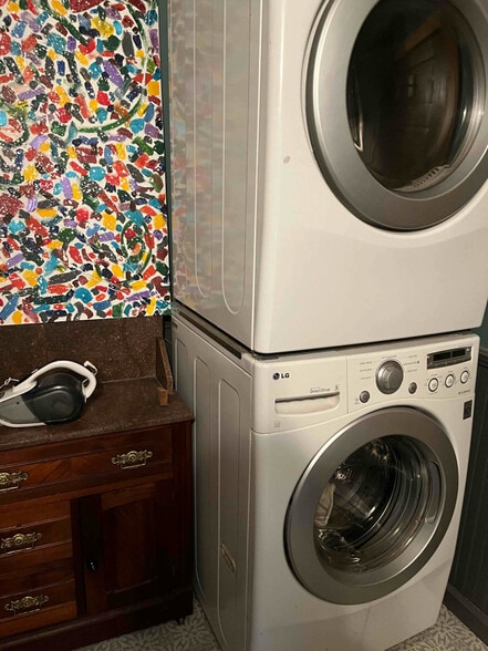 Building Photo - 12 Laurel Terrace