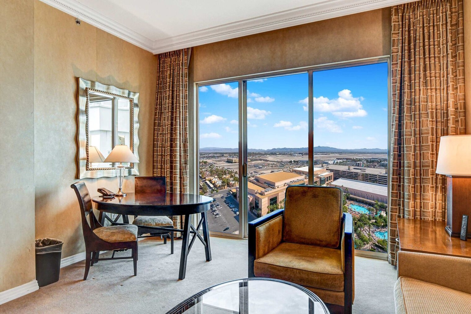 Building Photo - 135 E Harmon Ave