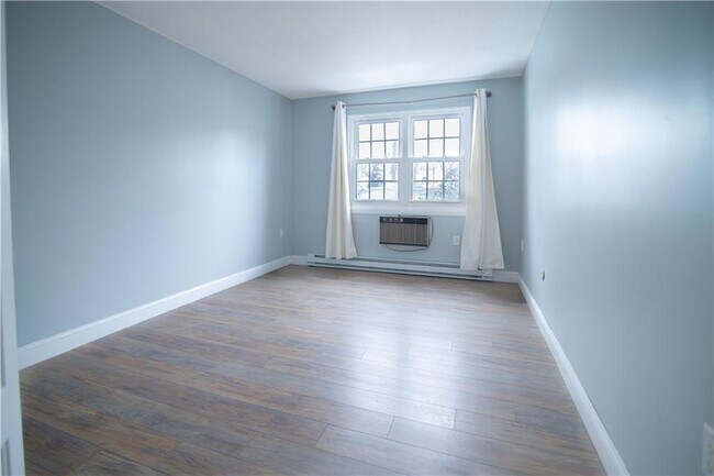 Building Photo - 23 Bullocks Point Ave