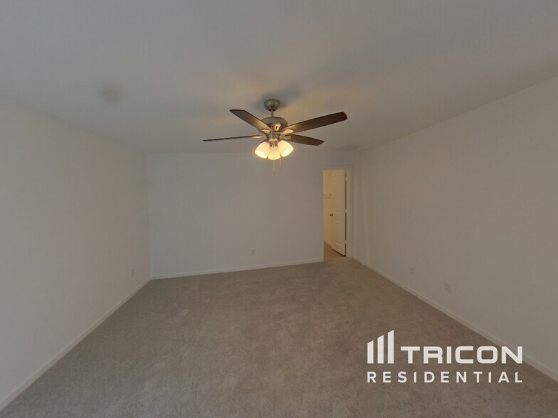 Building Photo - 838 Ponderosa Ln