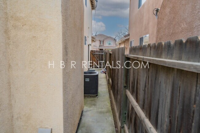 Building Photo - Spacious 4-Bedroom Gem on Glenhaven Drive – Your Perfect Tracy Retreat!