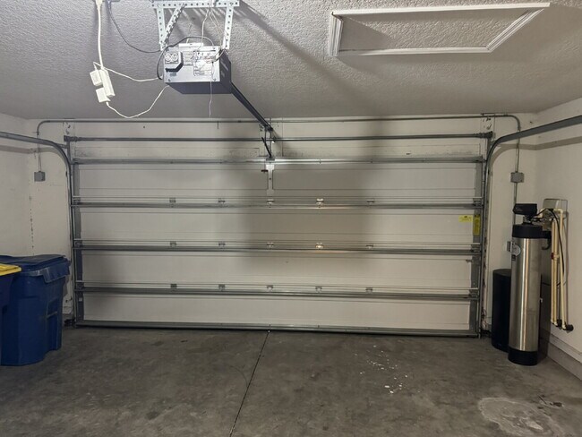 Building Photo - FOR RENT!!!!!-   2nd months rent is FREE!!!!