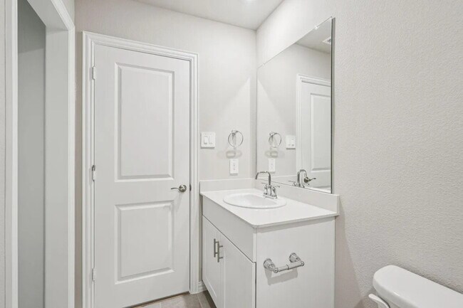 Building Photo - 512 Midnight Oak Dr