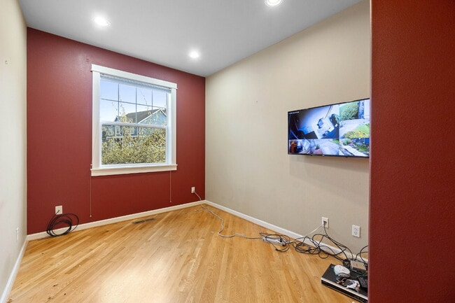 Building Photo - Beautiful, Spacious, Damascus Home with Incredible Views