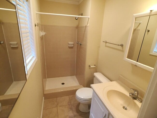 Building Photo - 5040 Woodland Dr NW