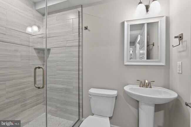 Building Photo - 2034 N Front St