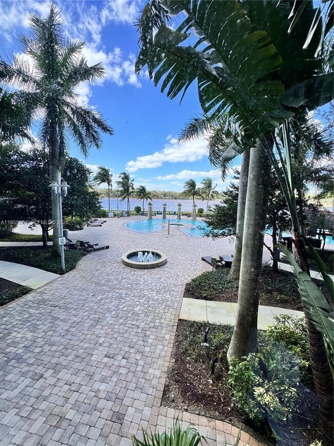 Building Photo - 2641 N Flamingo Rd