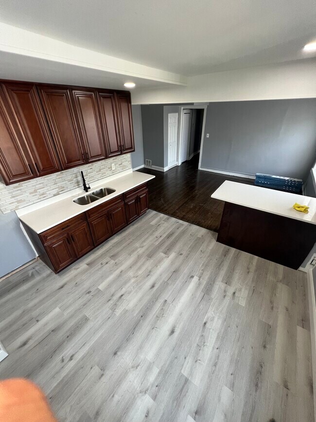Kitchen - 3947 W Van Buren St