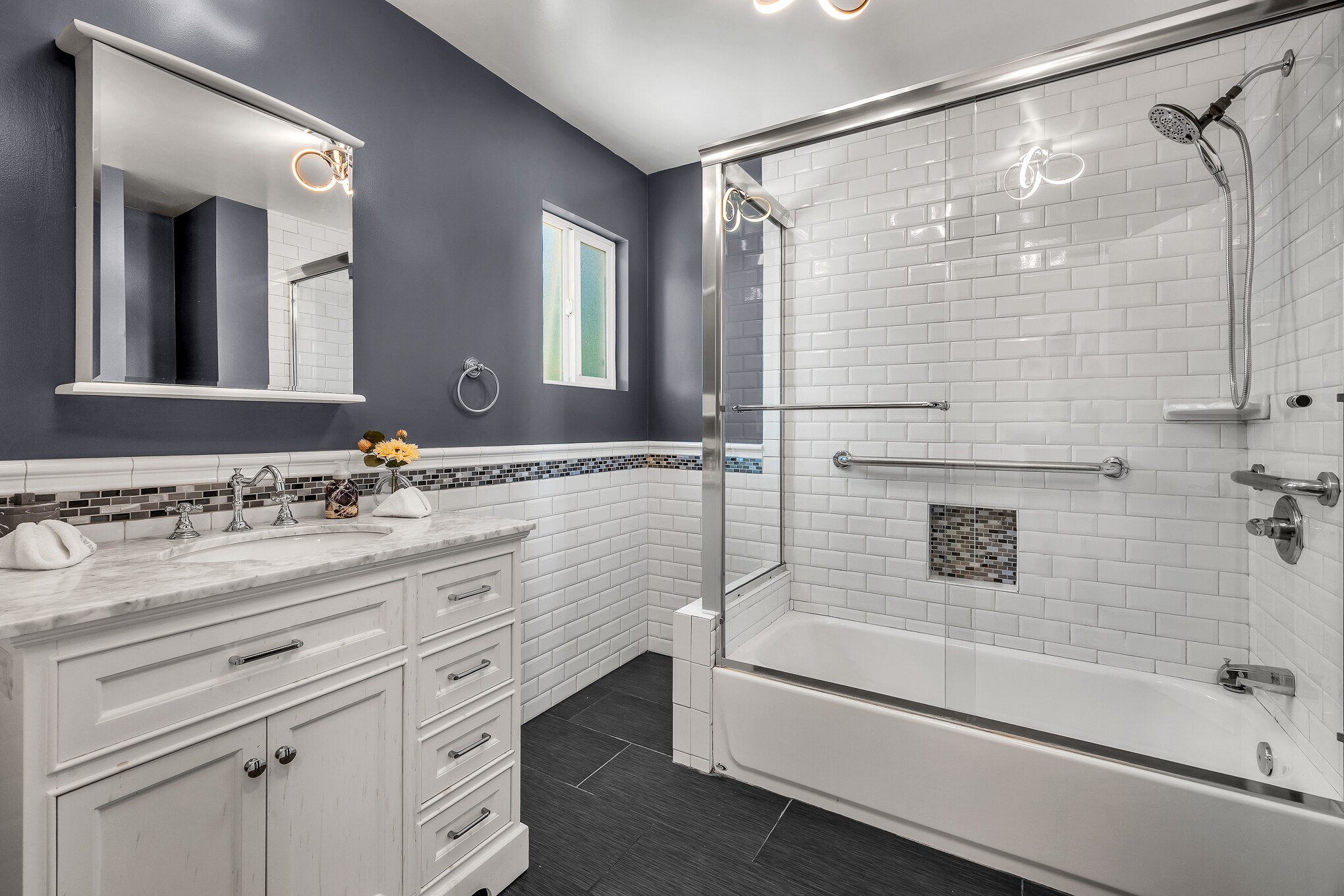 Building Photo - 910 N Hayworth Ave