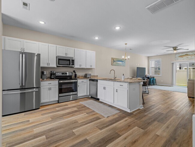 Building Photo - Townhome in Sneads Ferry