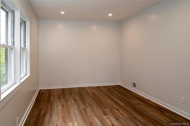 Building Photo - 61 Halcyon Terrace