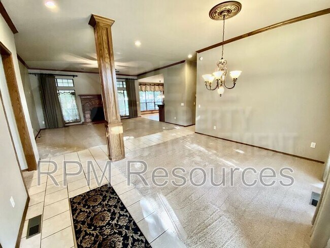 Building Photo - 216 Castle Rock Rd