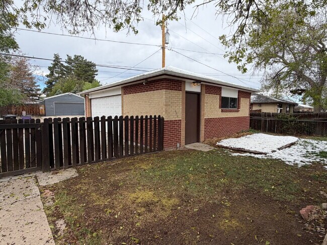Building Photo - ~Availalbe Now~ Beautiful Four Bedroom House in Denver!